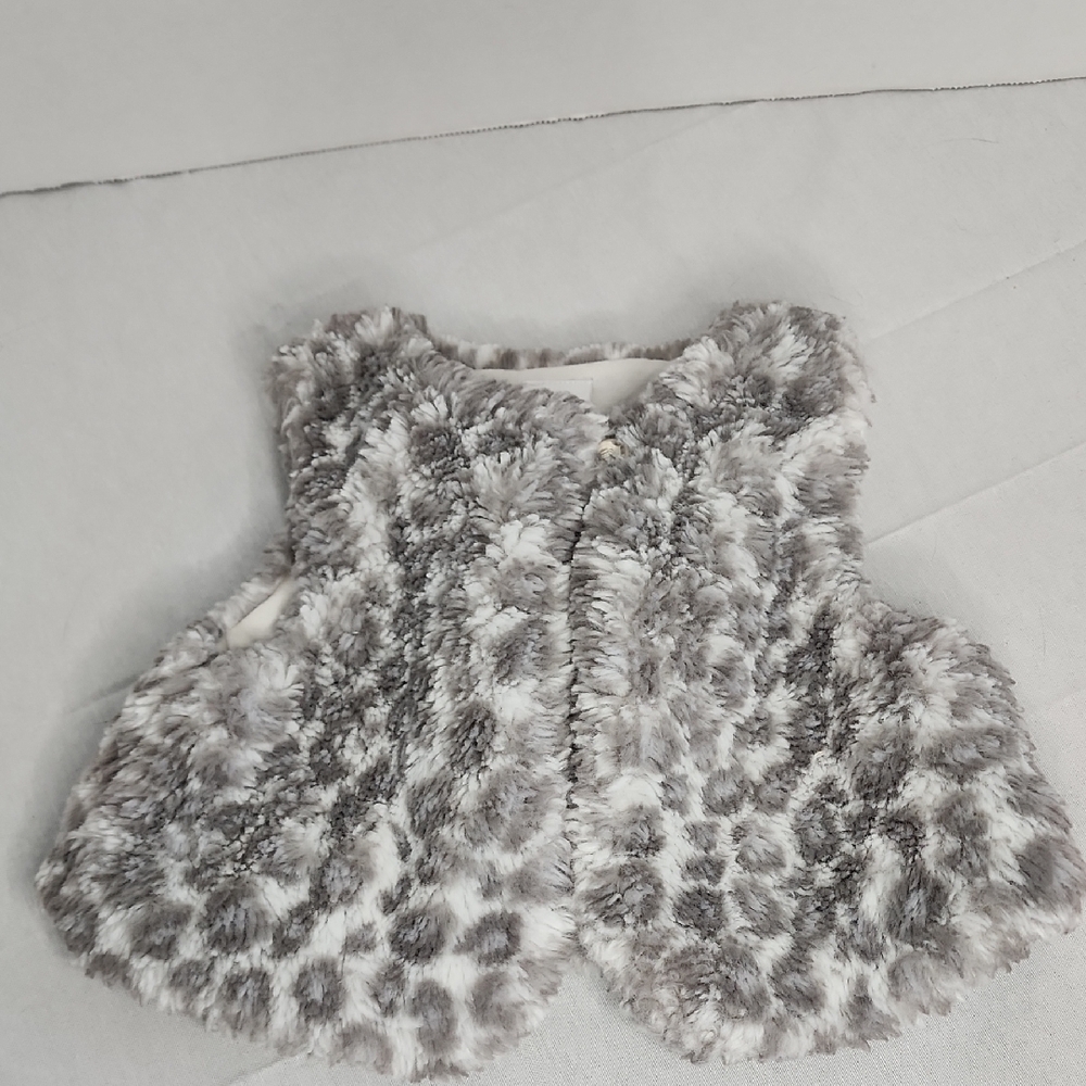 Fuzzy Gray Leopard Print Vest